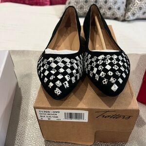 Trotters Black and White Woven Flats